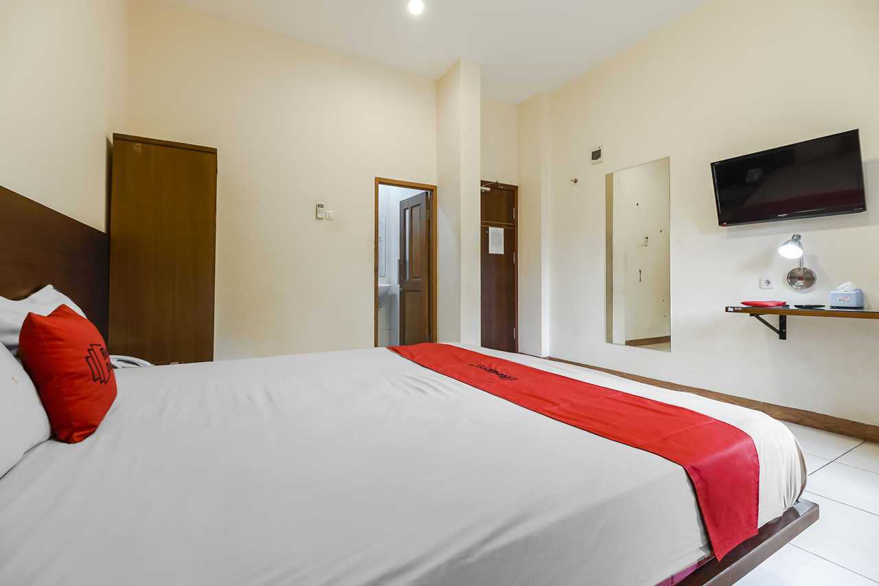 RedDoorz Plus @ Karebosi Area 2 - Makassar | Ujung Pandang hotel