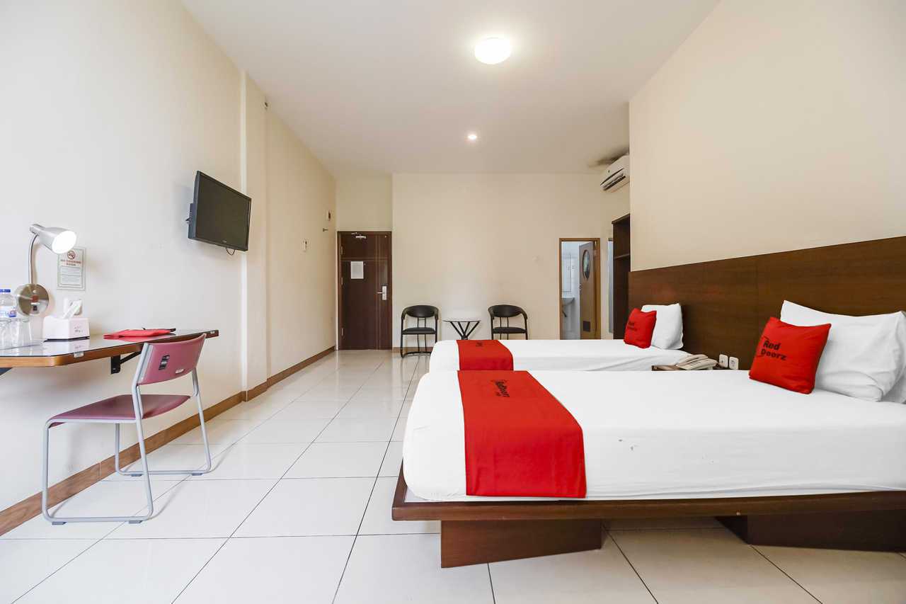 RedDoorz Plus @ Karebosi Area 2 - Makassar | Ujung Pandang hotel