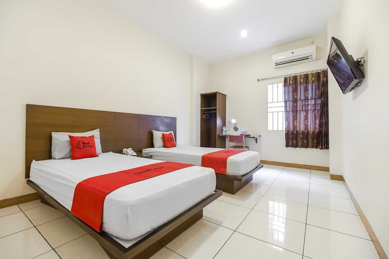 RedDoorz Plus @ Karebosi Area 2 - Makassar | Ujung Pandang hotel
