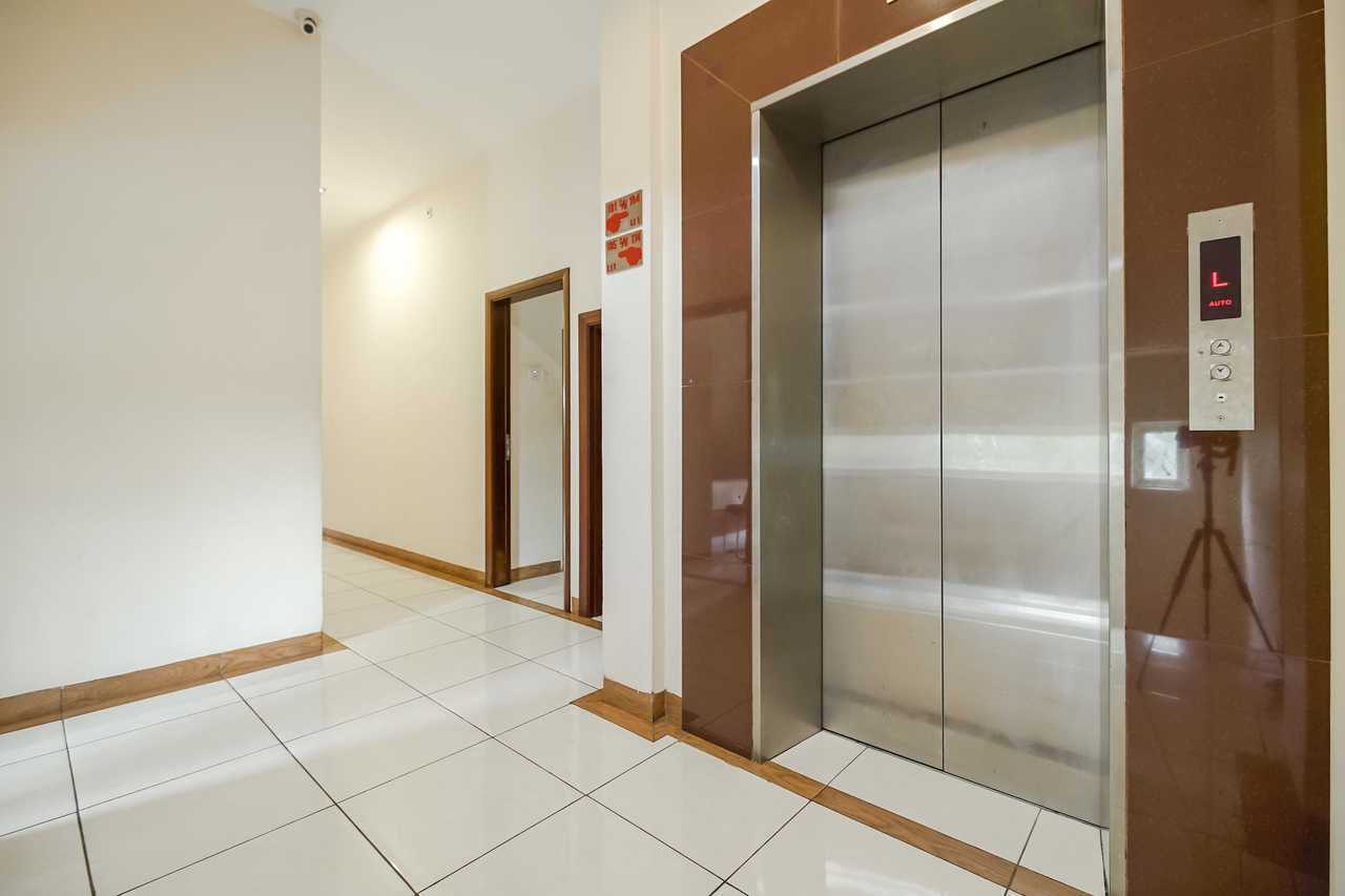 RedDoorz Plus @ Karebosi Area 2 - Makassar | Ujung Pandang hotel
